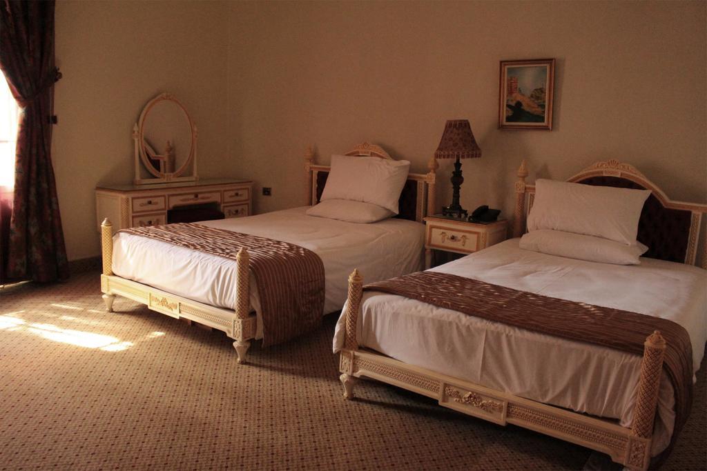 Colibri Hotel Brummana Luaran gambar