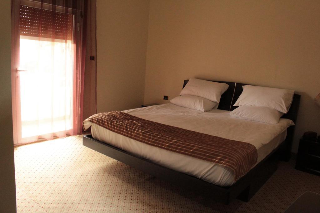 Colibri Hotel Brummana Luaran gambar